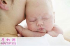 育婴专家：怎样抱婴儿？